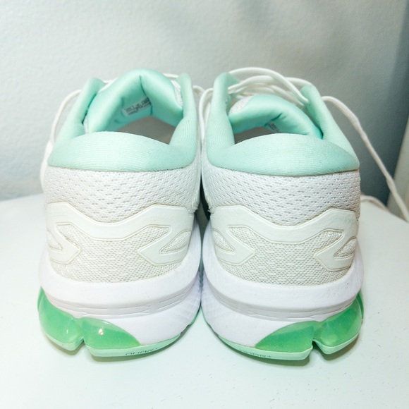 ASICS - Picture 3 of 5